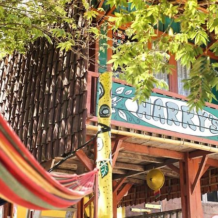 Harry'S Ocean House Watukarung Homestay Kalak Exteriér fotografie