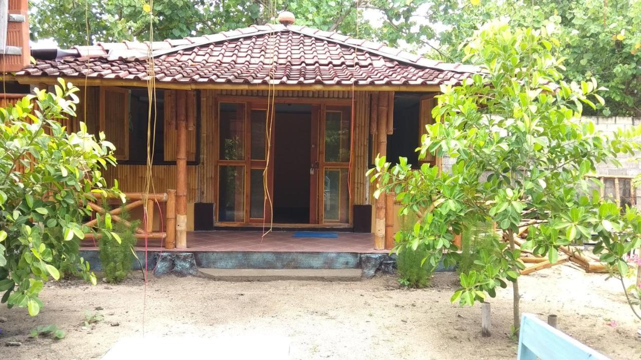 Harry'S Ocean House Watukarung Homestay Kalak Exteriér fotografie