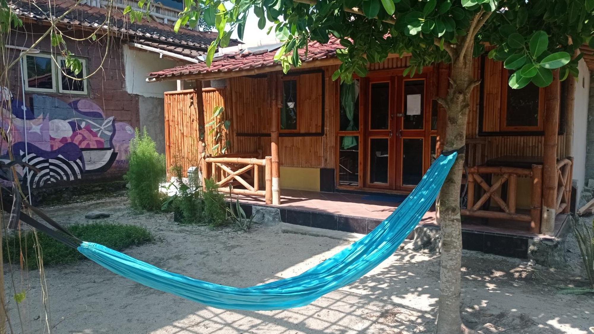 Harry'S Ocean House Watukarung Homestay Kalak Pokoj fotografie