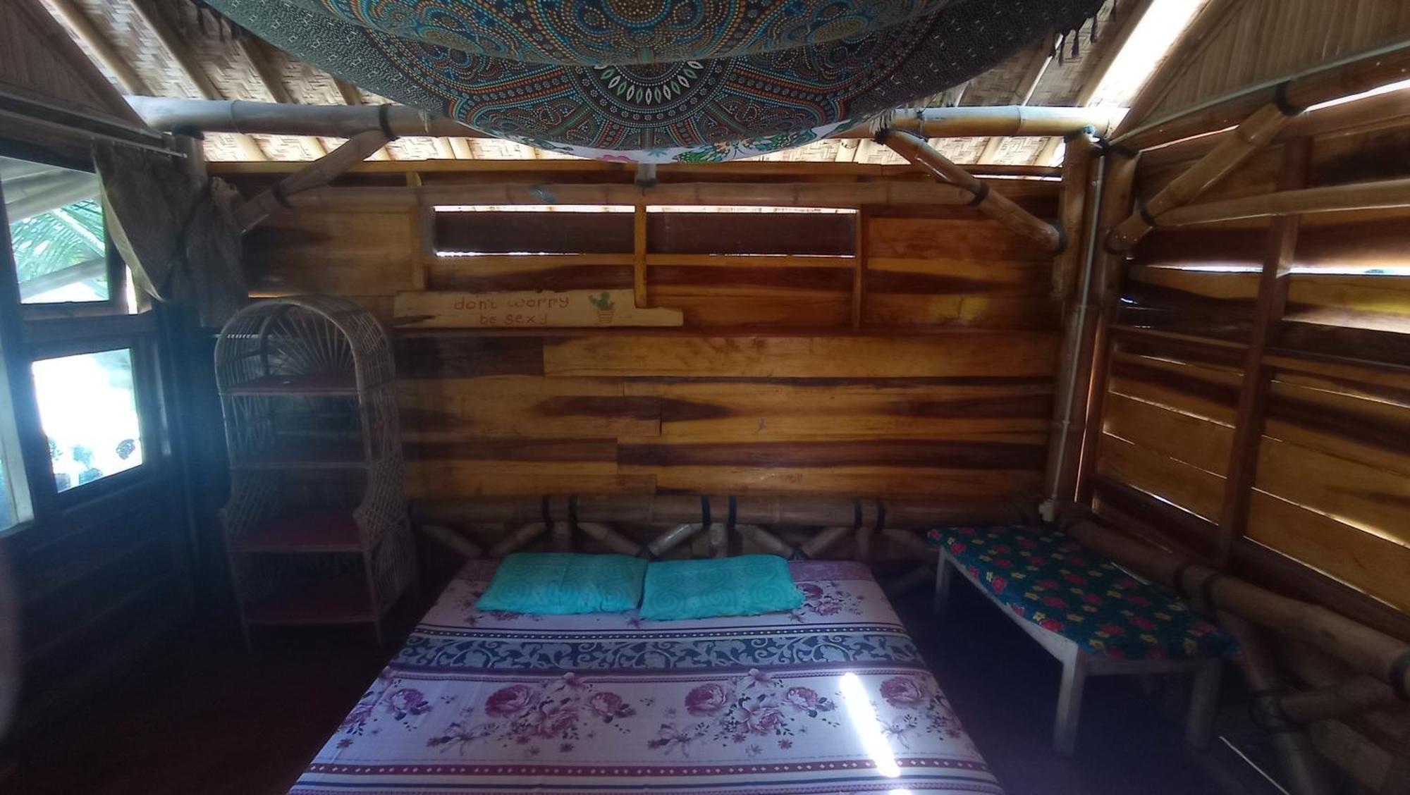 Harry'S Ocean House Watukarung Homestay Kalak Pokoj fotografie