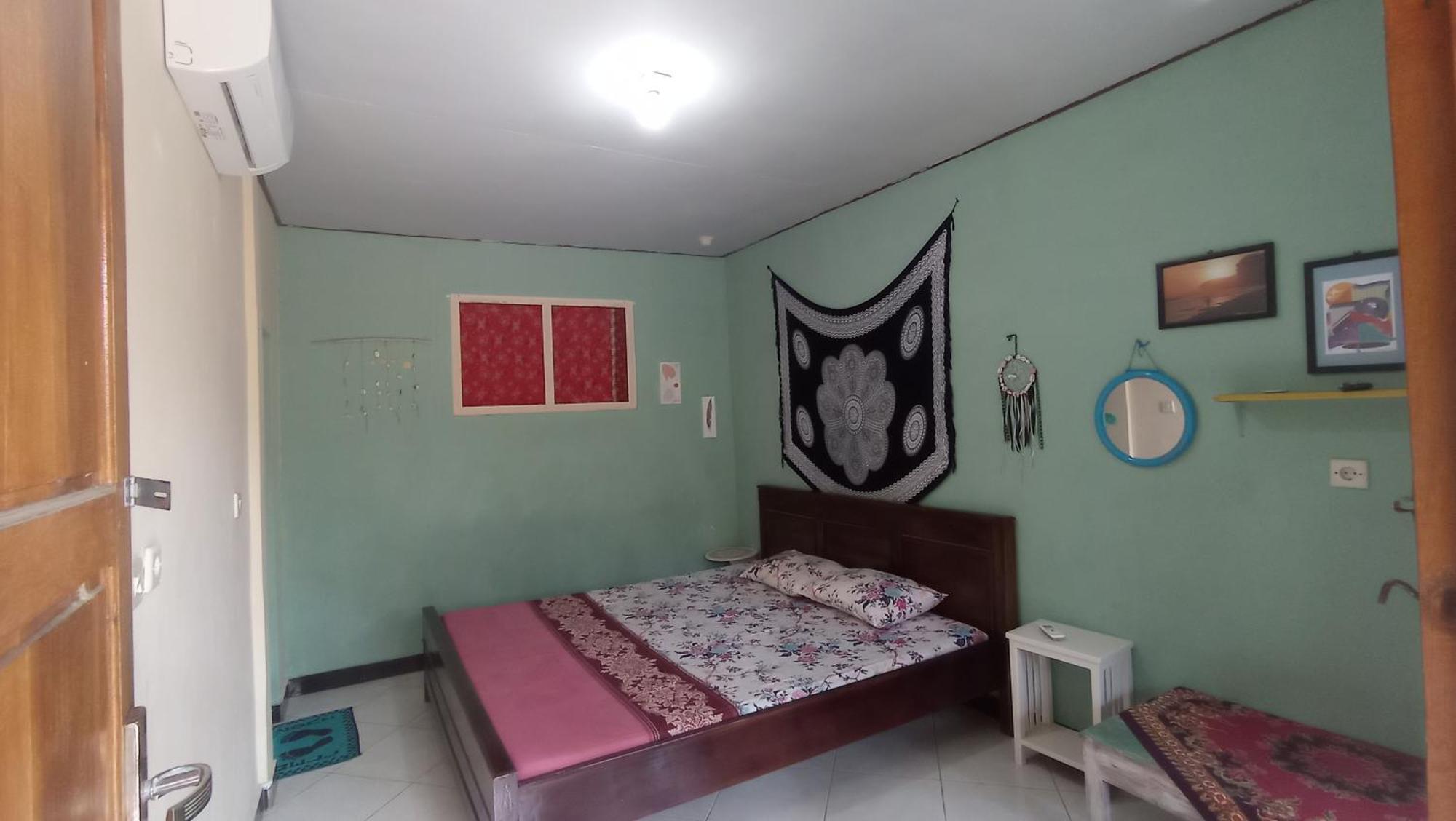 Harry'S Ocean House Watukarung Homestay Kalak Pokoj fotografie