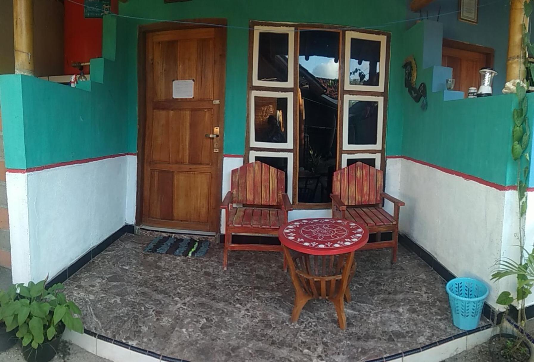 Harry'S Ocean House Watukarung Homestay Kalak Pokoj fotografie