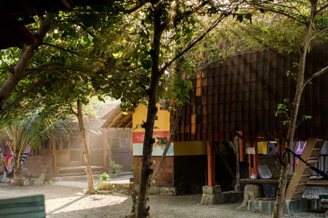 Harry'S Ocean House Watukarung Homestay Kalak Exteriér fotografie